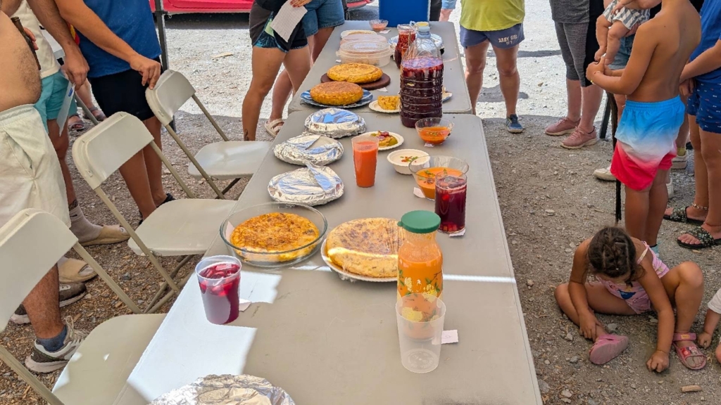 La romería de Alhendín se disfruta con sangría, gazpacho y tortilla