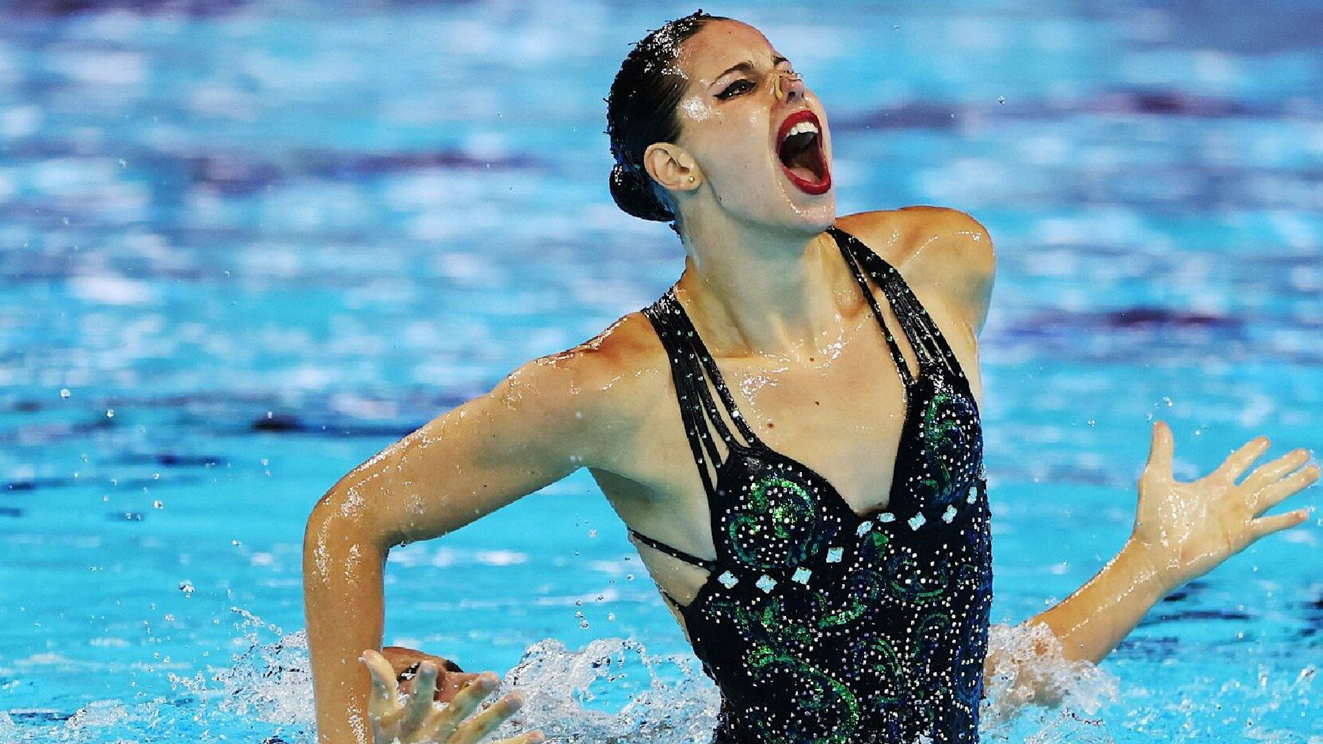 La sevillana Alisa Ozhogina alza la voz ante la polémica victoria de Rusia en París: “¿Tanto vale un oro que te da igual la manera de ganarlo?”