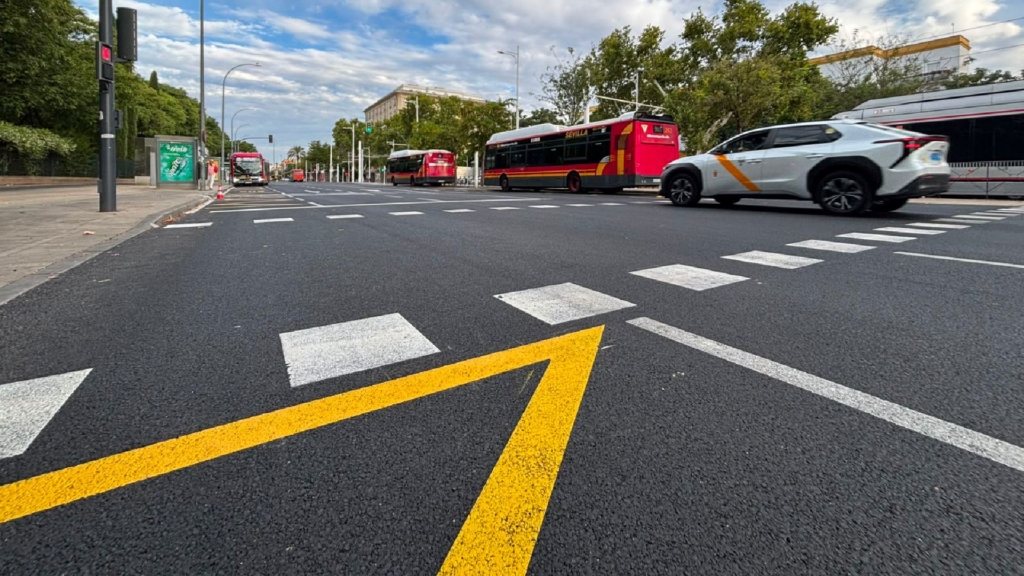 Sevilla eleva a 20 millones la inversión anual en renovar el asfalto de sus calles