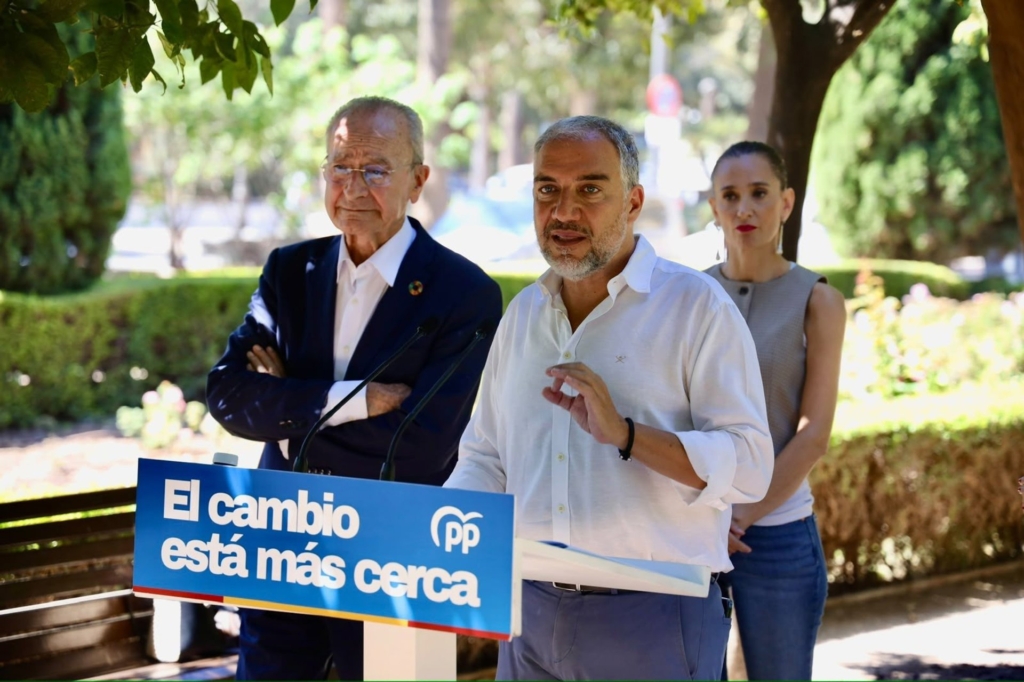 Bendodo asegura que los gobiernos del PP «cumplirán la ley» sobre los menores migrantes y culpa al Gobierno por «inestabilidad»: «Que no eche la pelota a las comunidades»