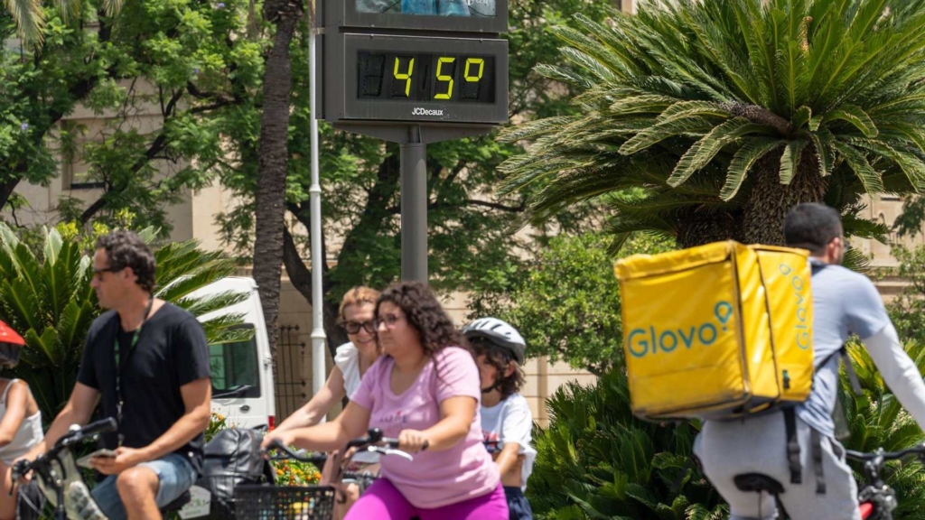 Sevilla supera el umbral de aviso por contaminación de ozono en el aire en pleno agosto