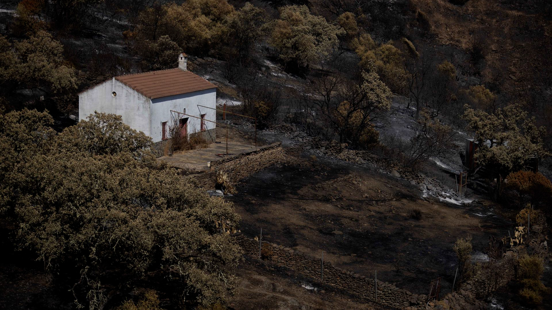 El fuego de Niebla queda extinguido tras arrasar 33.000 hectáreas en Huelva