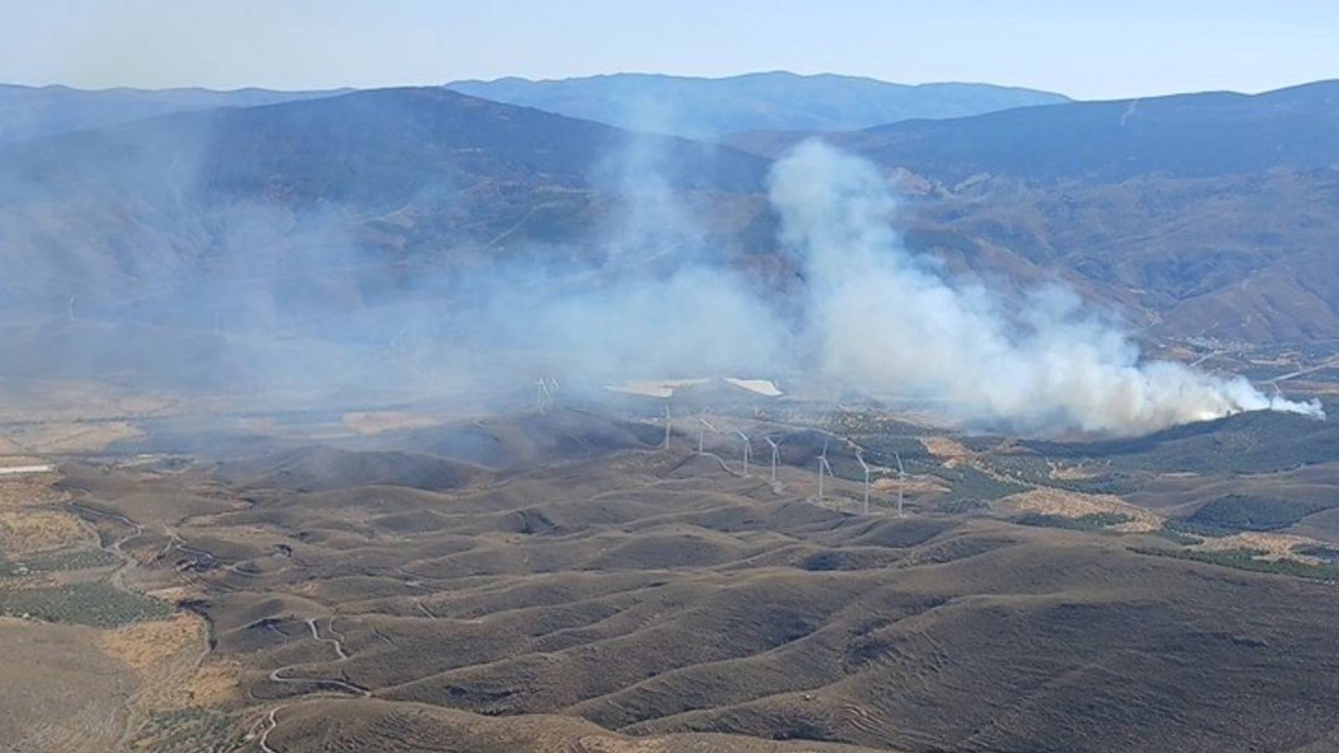 Extinguido el incendio en el municipio almeriense de Las Tres Villas, que calcina 200 hectáreas