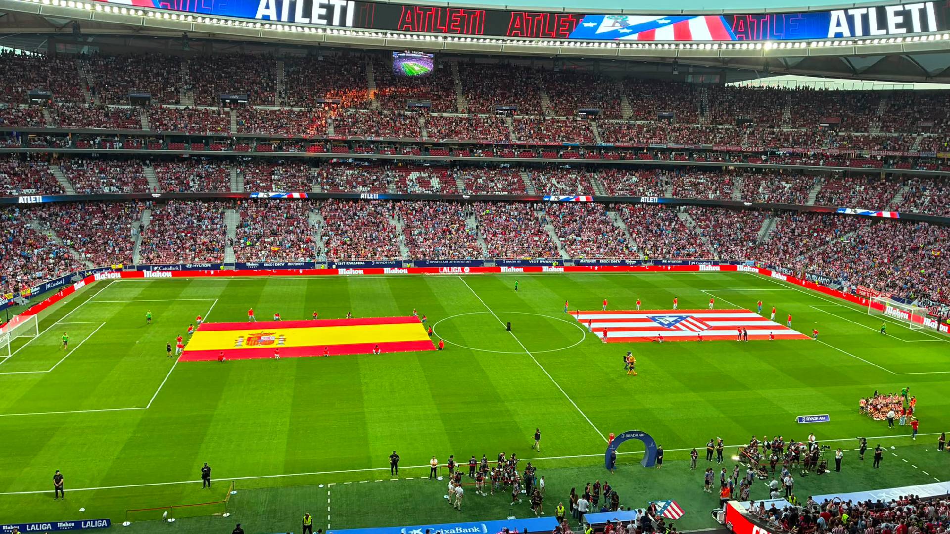 El homenaje a los Campeones del Mundo del Atlético de Madrid en el estreno ante el Málaga
