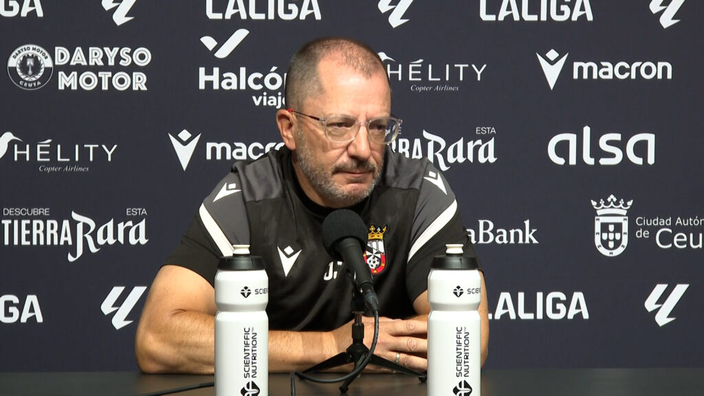 José Juan Romero, entrenador del Ceuta, entre lágrimas: “Estoy muy decepcionado con mi país”