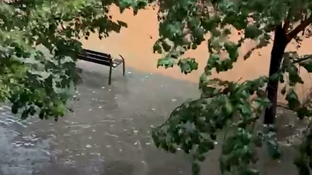 Mañana de tormenta en Granada: tras la noche sin dormir por el terremoto llega el diluvio universal