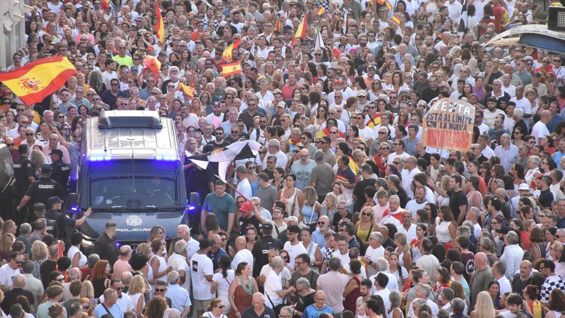 Más de 15.000 ceutíes reclaman «respuestas» a la crisis migratoria