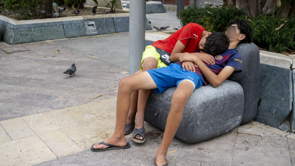 El Gobierno prepara la acogida y posible traslado a la península de los menores migrantes llegados a Ceuta