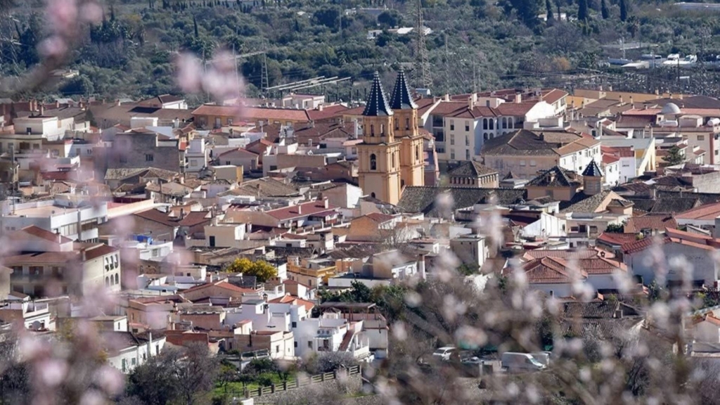 Muere un indigente tras quemarse a lo bonzo en una bañera en el municipio granadino de Órgiva