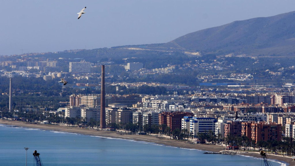 Málaga reabre al baño las seis playas afectadas tras recuperar la calidad del agua