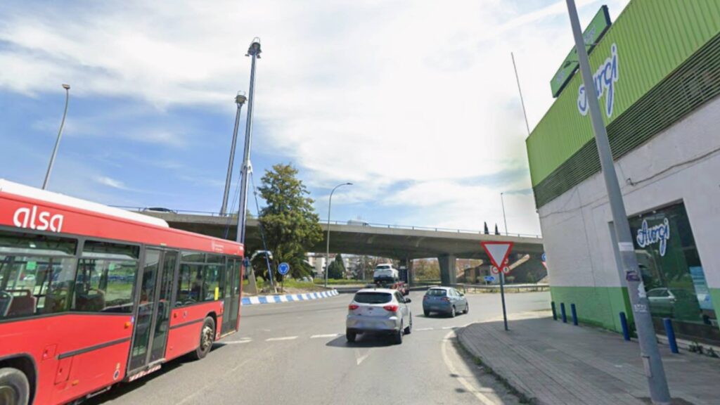 Muere un hombre de un infarto al volante en Granada