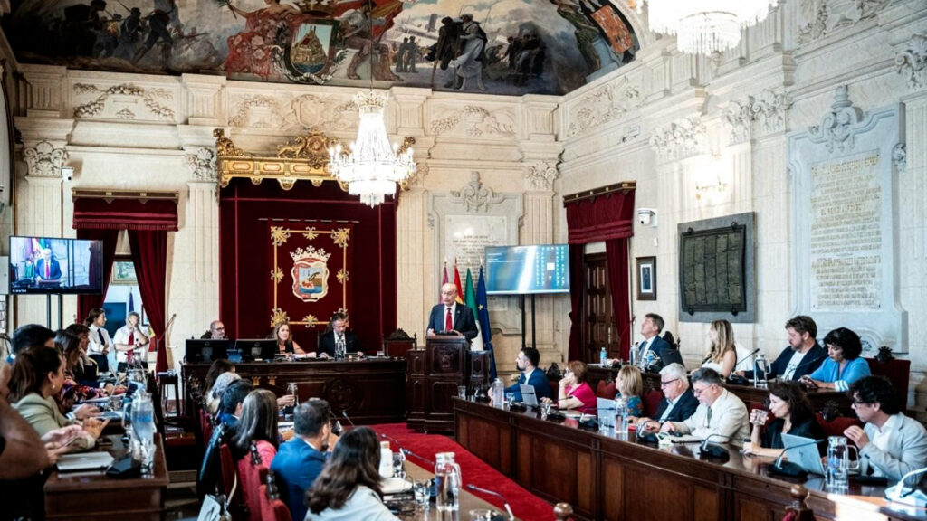 La oposición cree que el tiempo del Alcalde «ha terminado» mientras que De la Torre presume de su gestión en Málaga