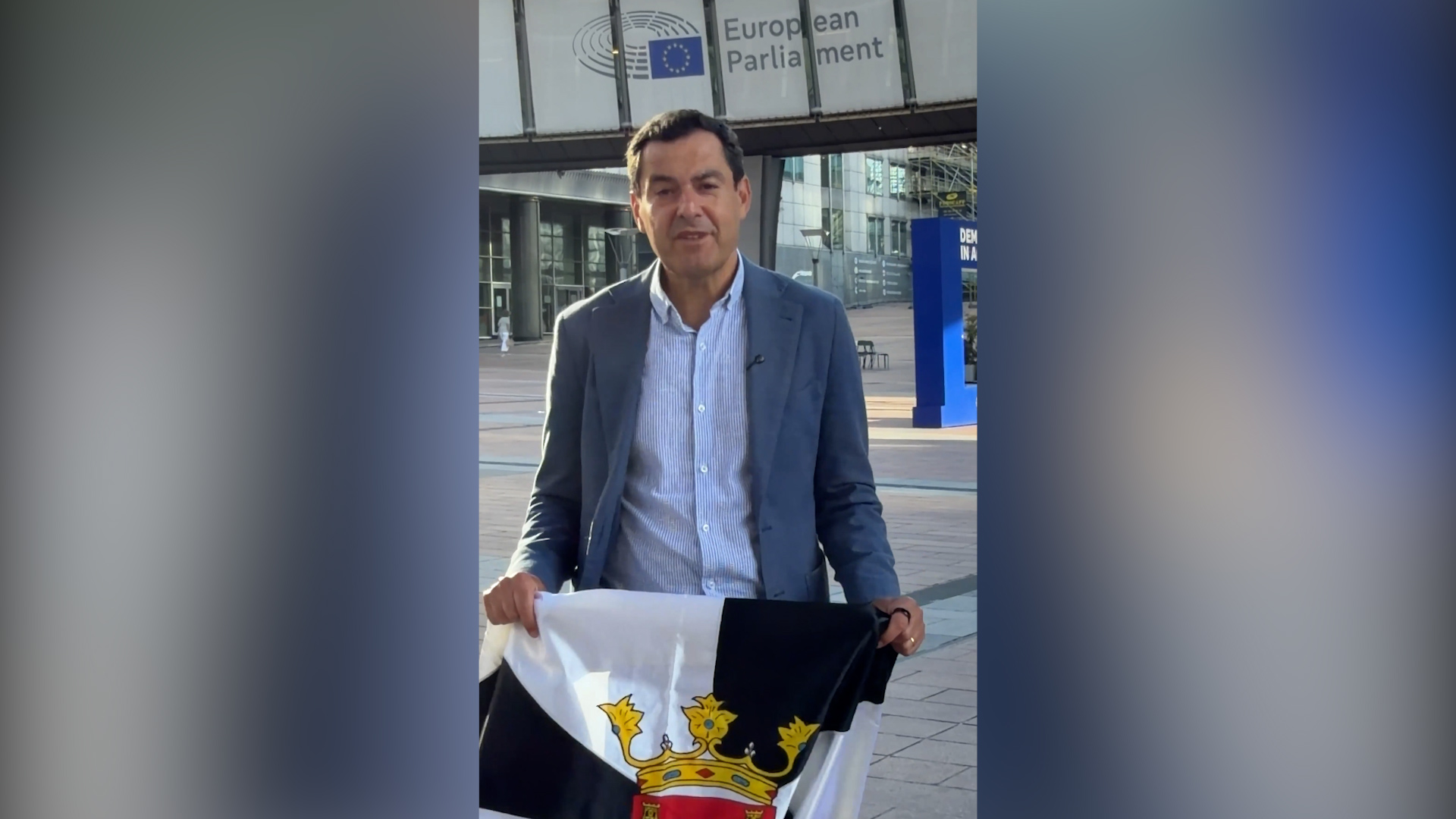 Juanma Moreno, en Bruselas para sumarse a la concentración en apoyo a Ceuta frente al Parlamento Europeo