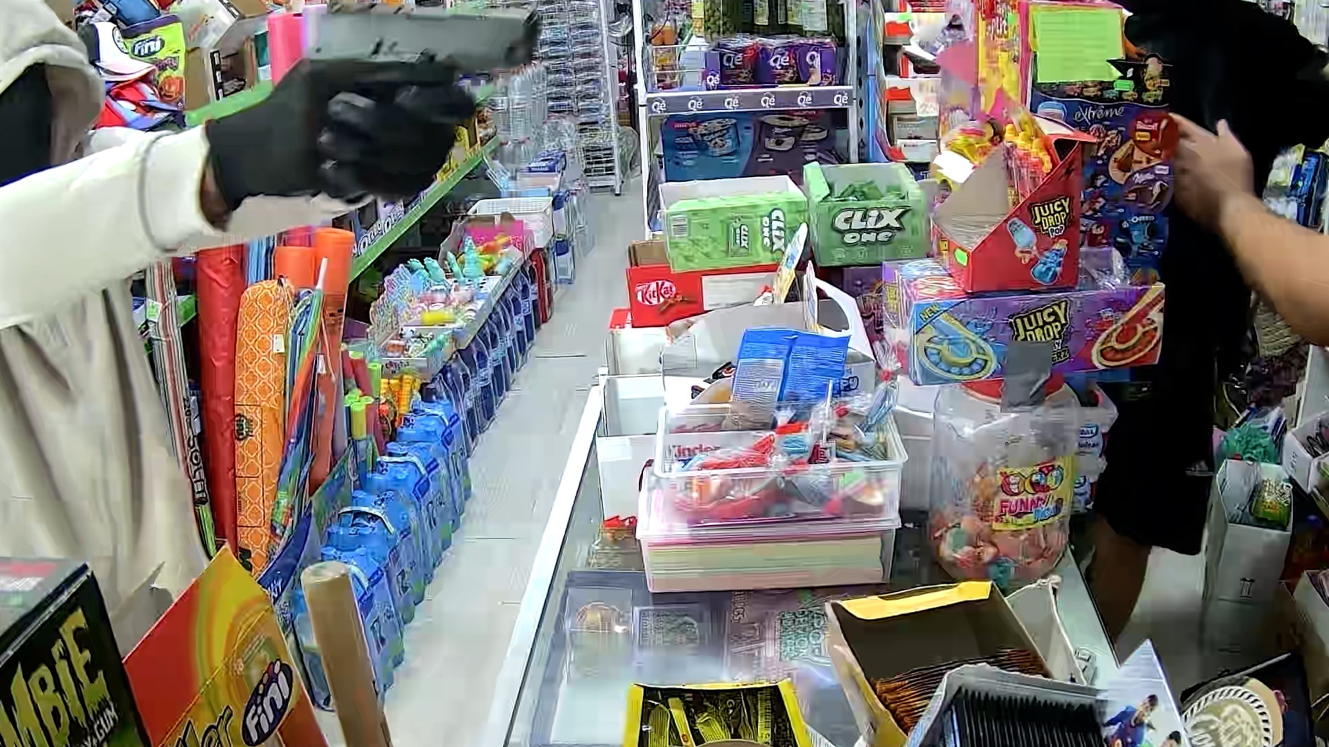 Detenidos dos acusados de robar con violencia un bazar en Los Palacios