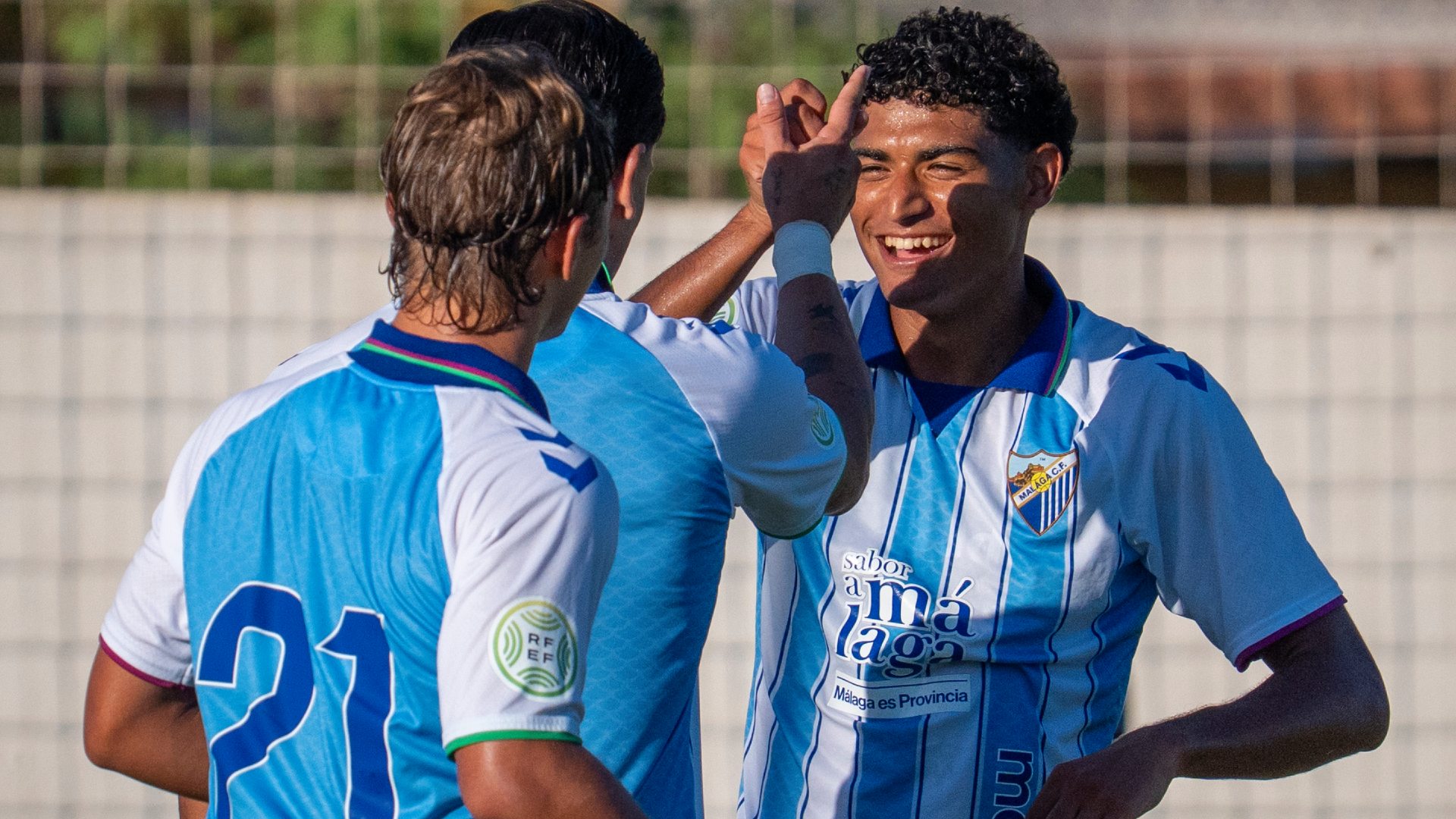 Houssam celebra uno de los goles al Porcuna.