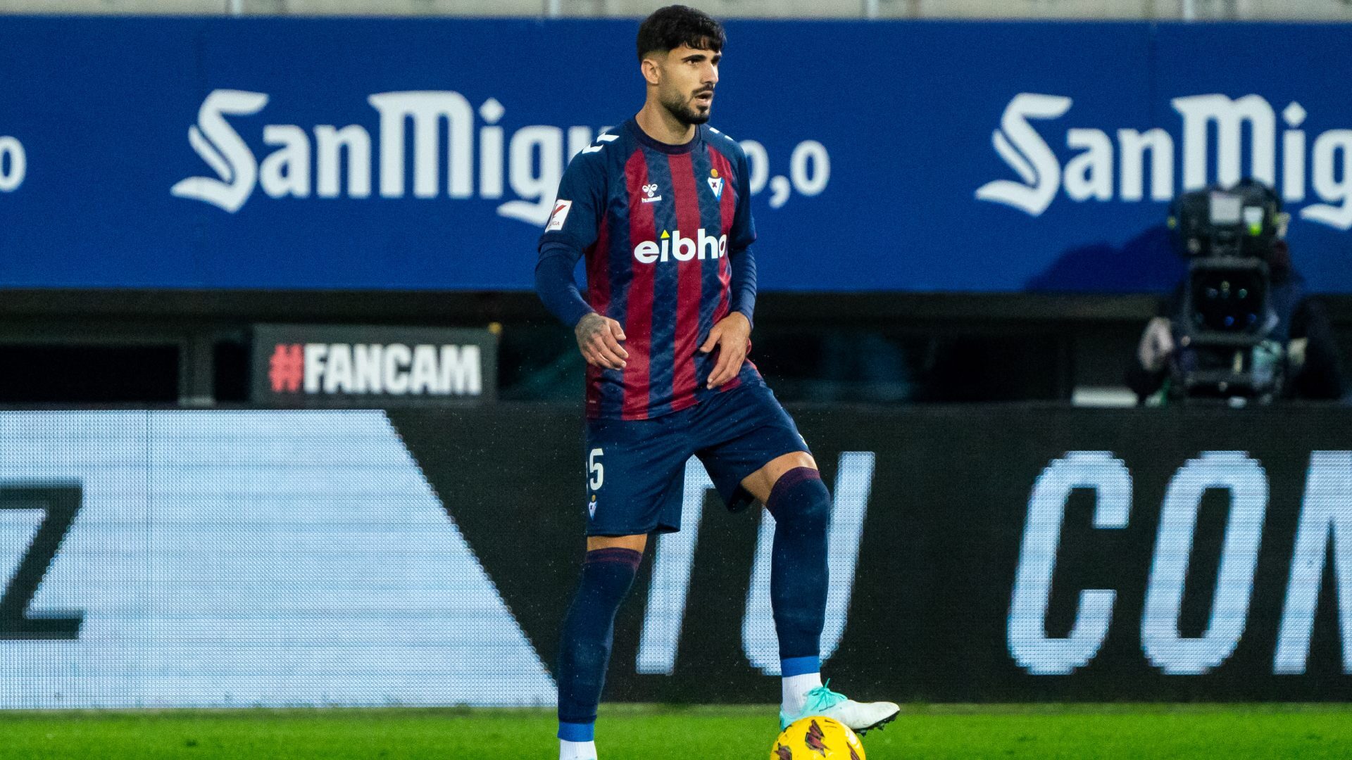 Berrocal en su etapa como jugador del Eibar.