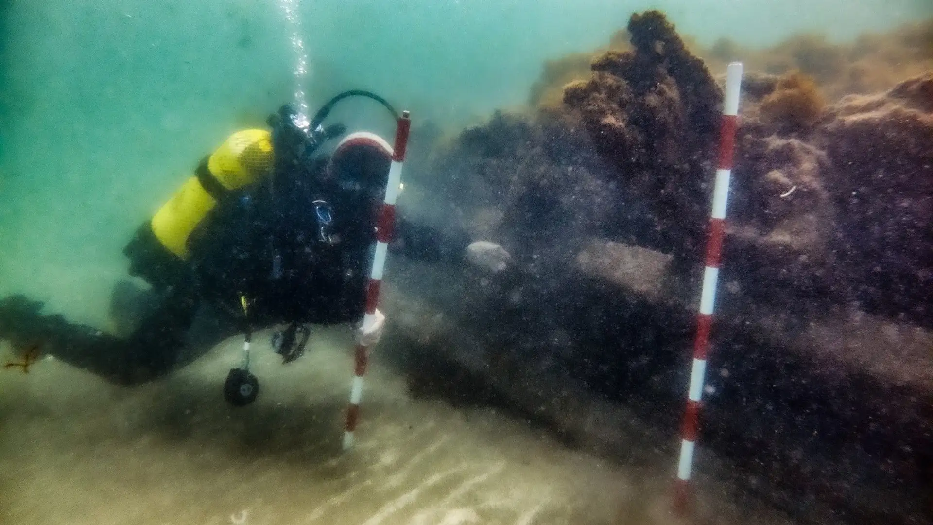 Imagen-de-la-inspeccion-y-primera-valoracion-de-la-estructura-naval-y-cargamento-del-pecio-de-Cabopino
