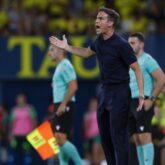 Íñigo Pérez da instrucciones a sus jugadores en el duelo contra el Betis. Íñigo Pérez da instrucciones a sus jugadores en el duelo contra el Betis.