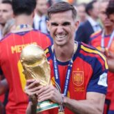 Fabián con la Copa del Mundo