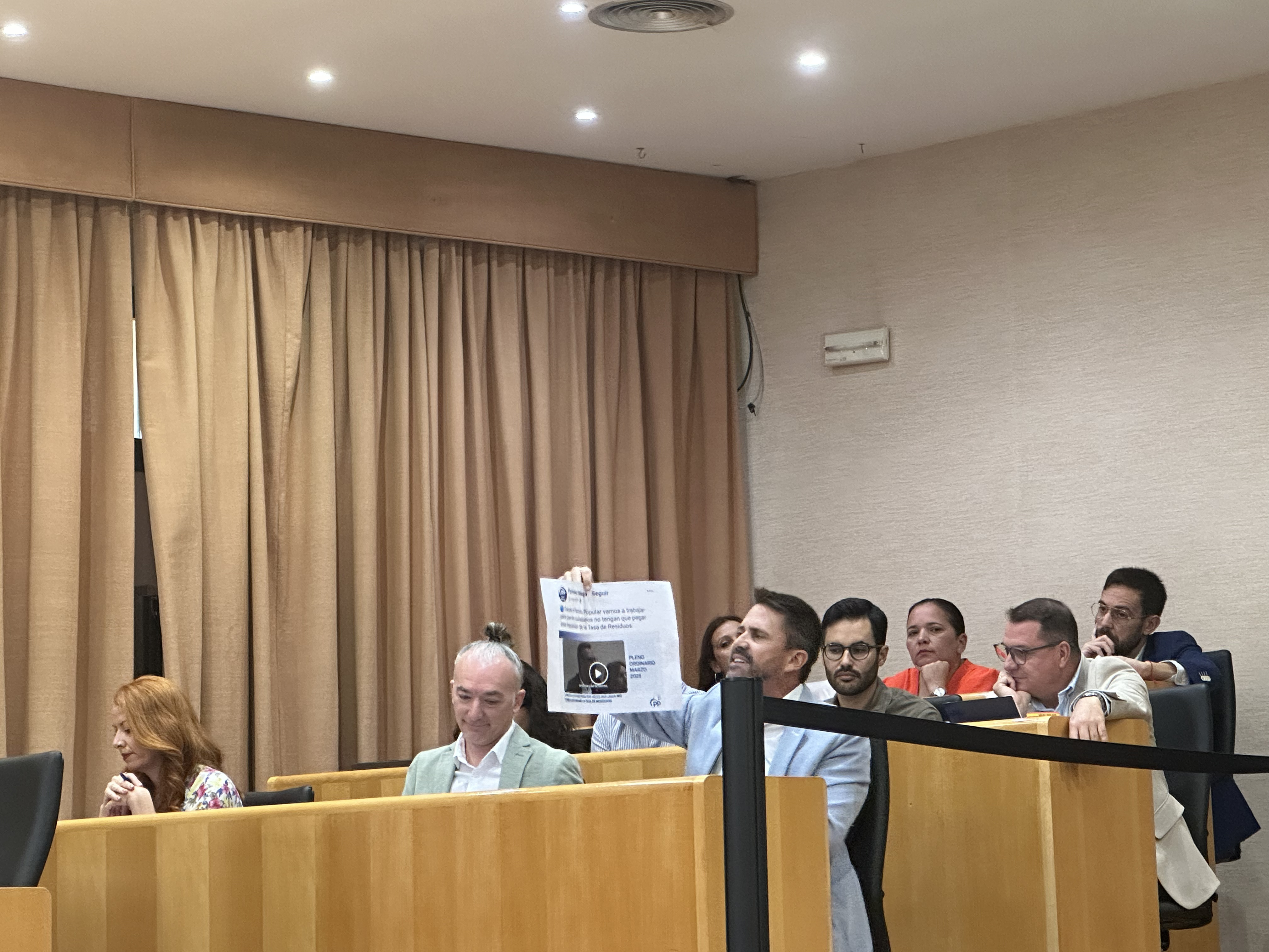 Continúa el lío en Vélez-Málaga: la tasa de la basura continúa adelante