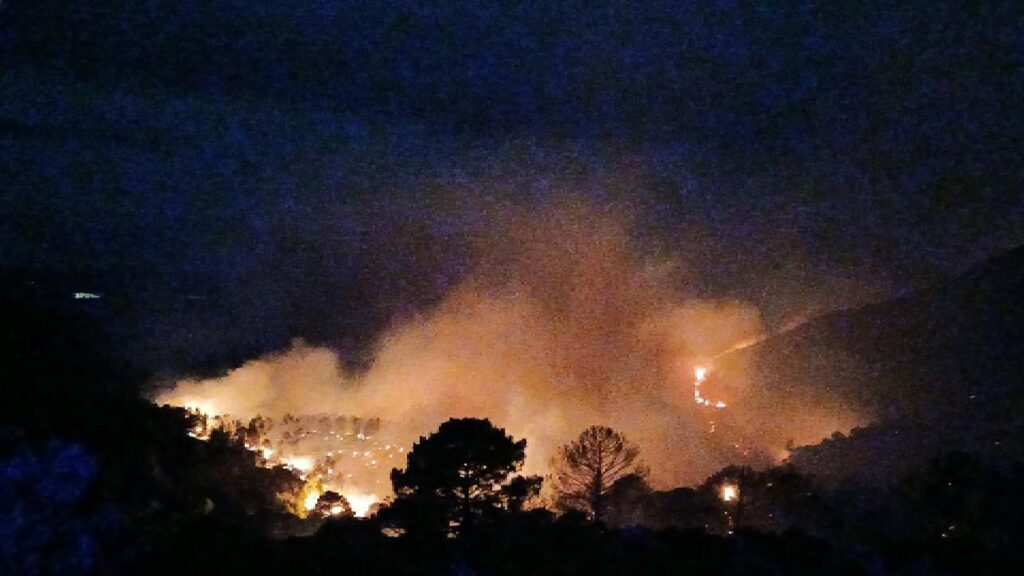 Estabilizado el incendio en Igualeja: levantan los confinamientos y los alejados regresan a casa