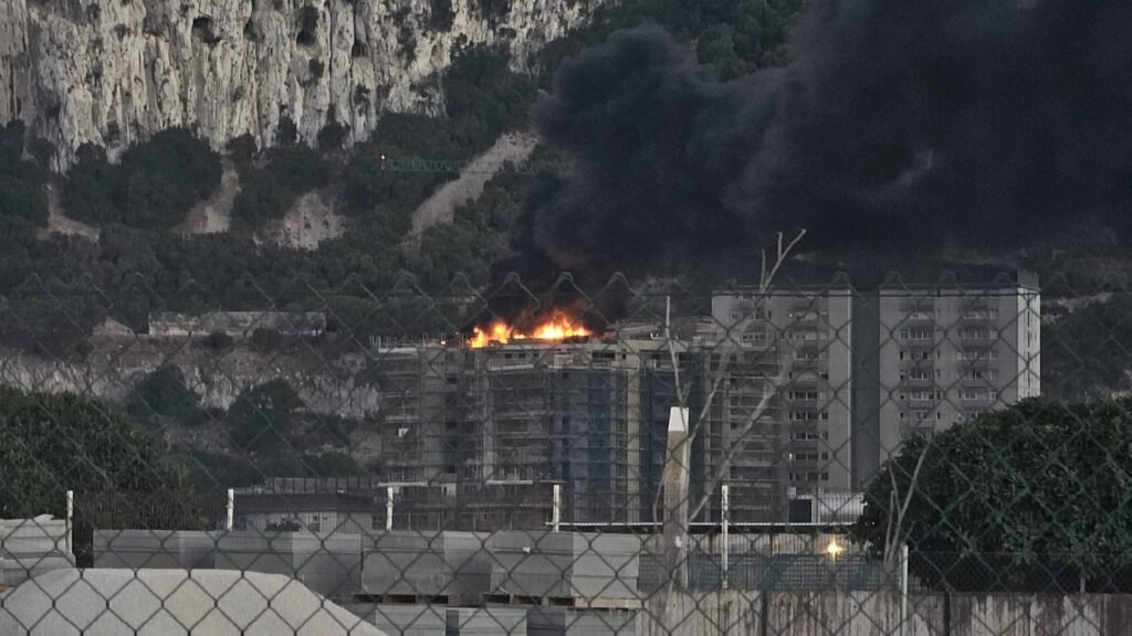 Alerta en Gibraltar por un incendio en las obras del nuevo Bayside One