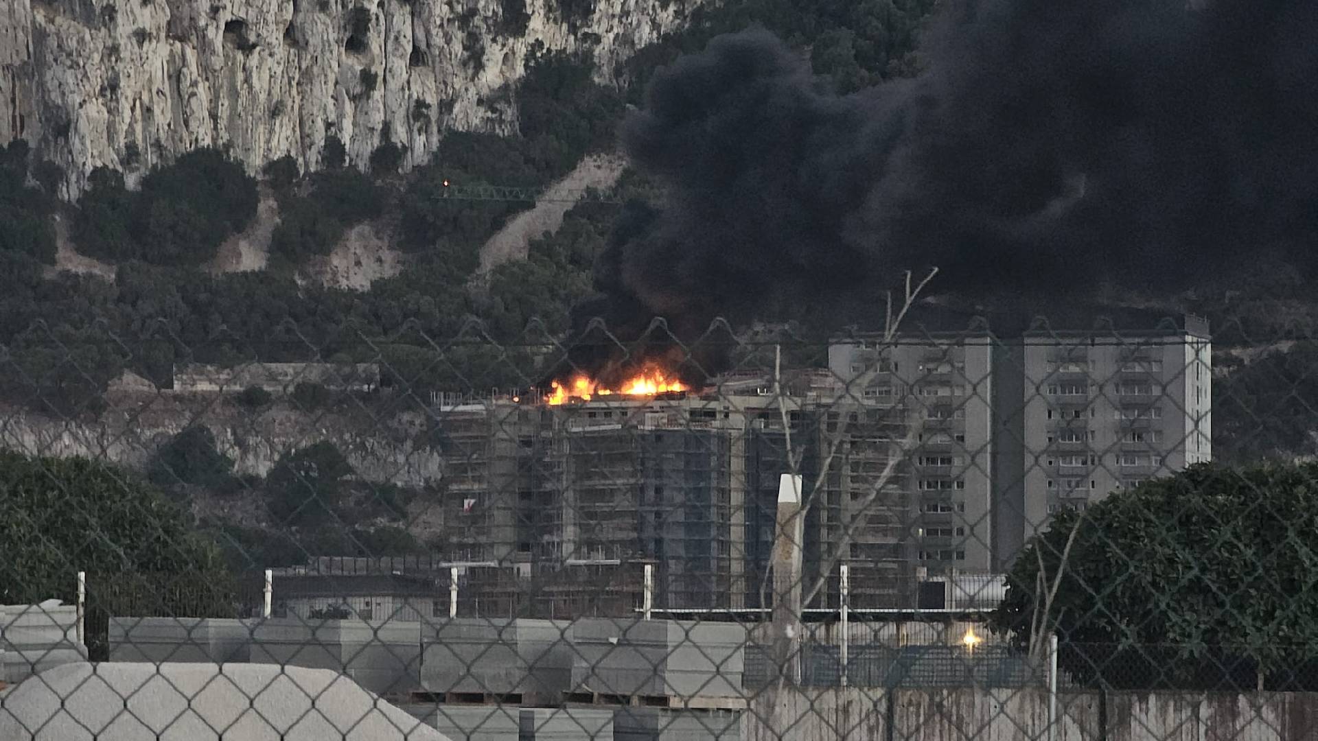 Alerta en Gibraltar por un incendio en las obras del nuevo Bayside One