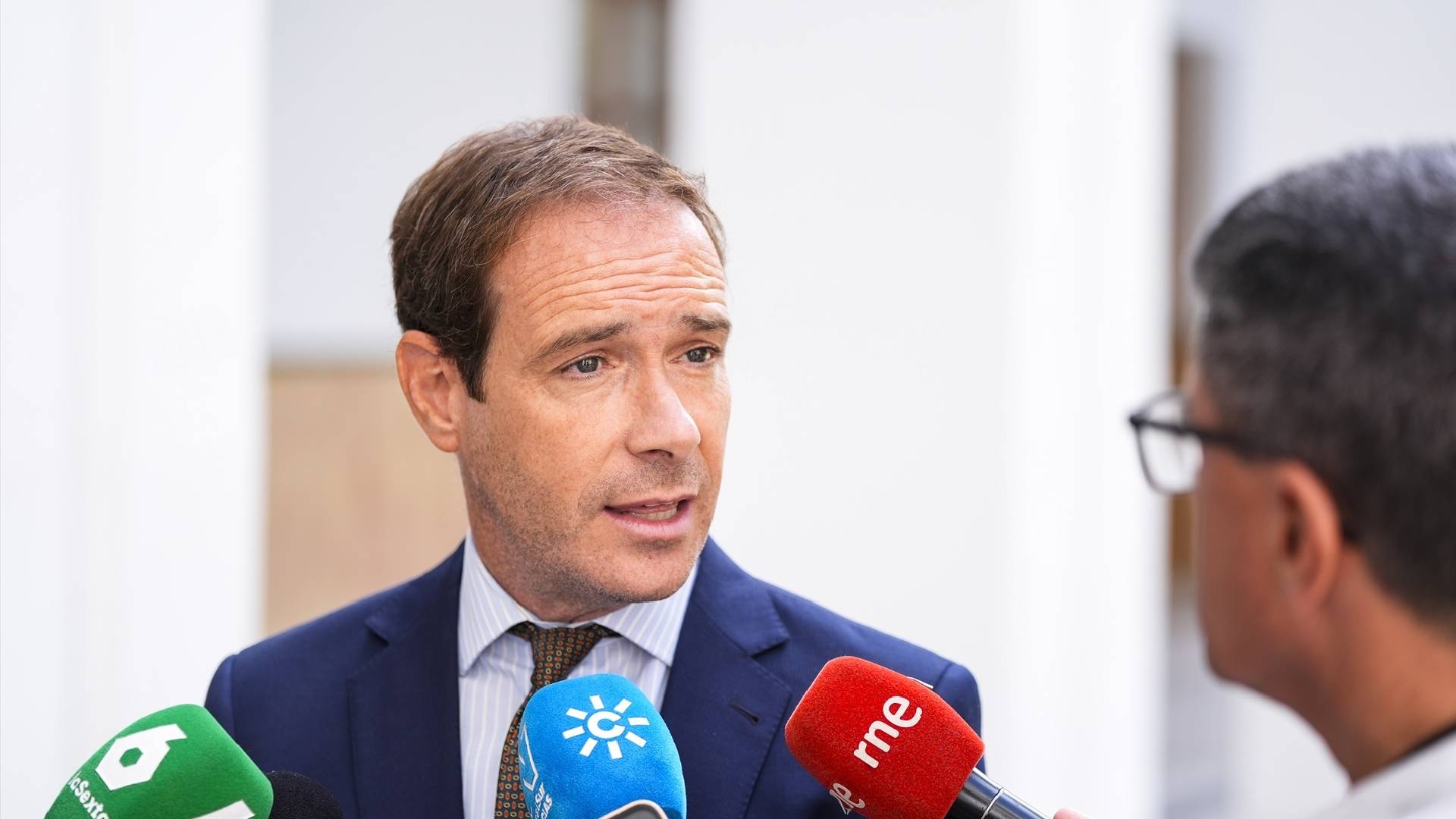 Vox pide reducir a la mitad las subvenciones a sindicatos para «recortar» el «gasto superfluo» de la Junta de Andalucía