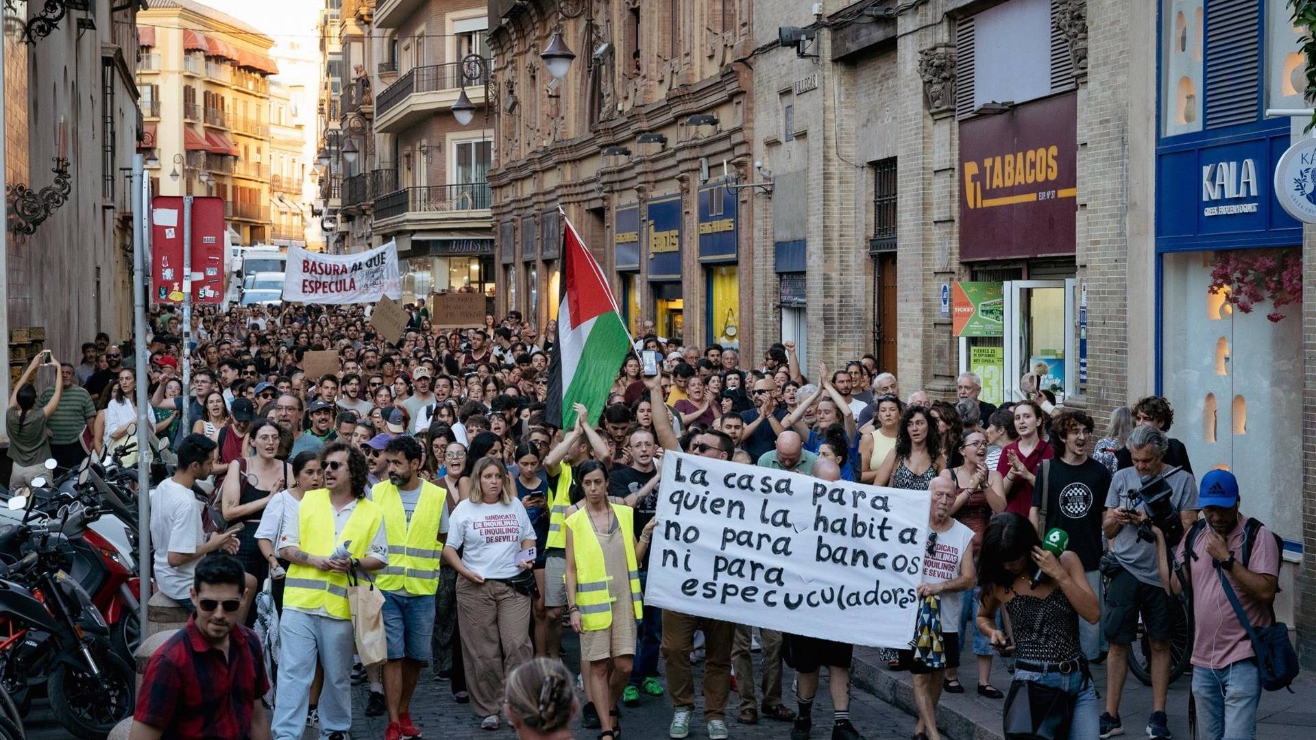 La vivienda vuelve a las calles de Andalucía: nuevas protestas este lunes tras el caso Maricarmen
