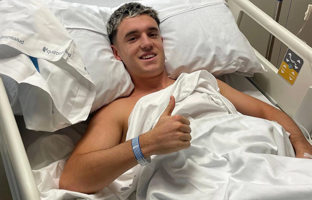 Aaron Ochoa, operado de forma «satisfactoria» en Madrid de su lesión en el menisco externo