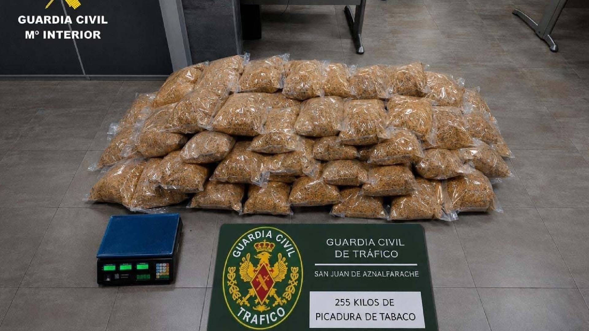 Incautados 255 kilos de tabaco picado de contrabando en Sevilla: fueron detectados en un control de alcoholemia