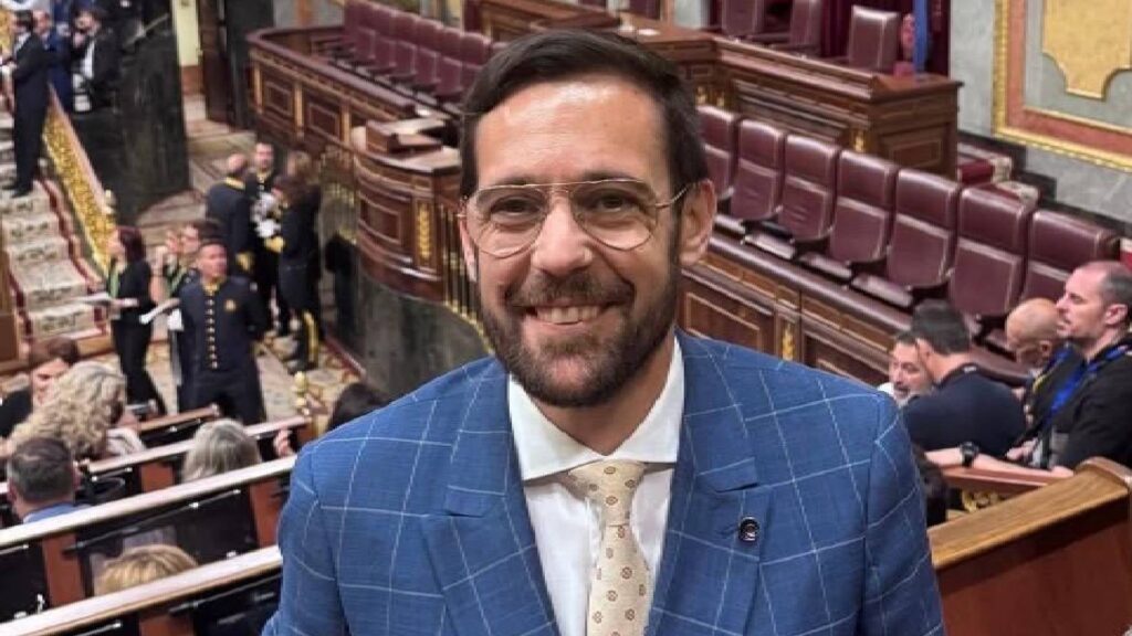Víctor González gana las primarias del PSOE en Vélez-Málaga para las municipales de 2027