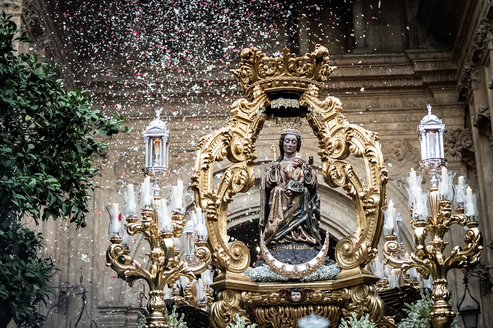 Málaga acompaña con júbilo y devoción a su Patrona, la Virgen de la Victoria