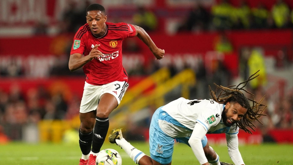 El Málaga acerca un acuerdo con Martial con dudas sobre su estado físico