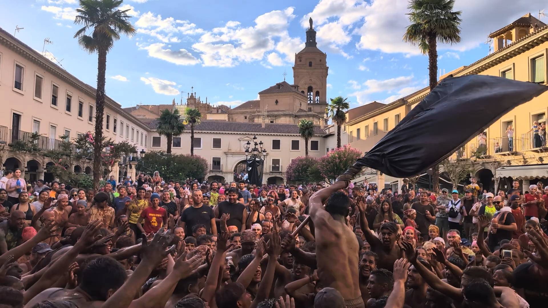 Guadix tiñe de almagre a su Cascamorras un año más