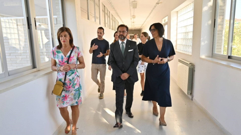 Vuelven a clase los alumnos del Colegio Jean Piaget de Ogíjares tras repararse los daños por los terremotos