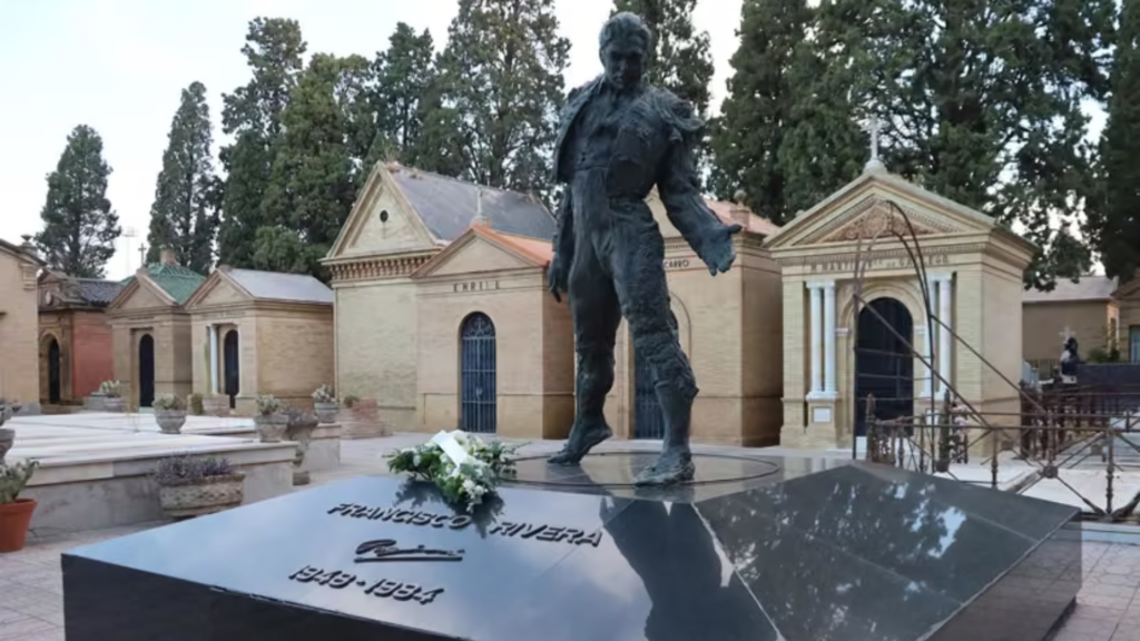 Isabel Pantoja manda flores a la tumba de Paquirri: 42 años de su muerte en Pozoblanco por la cornada de ‘Avispado’