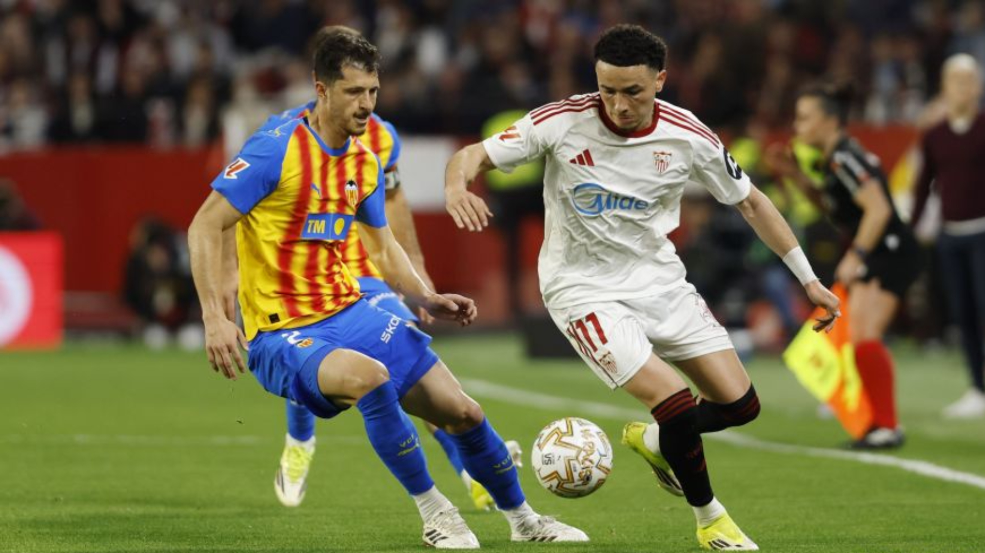 El Sevilla recibe a un Valencia denigrado para intentar volver a la senda de la victoria
