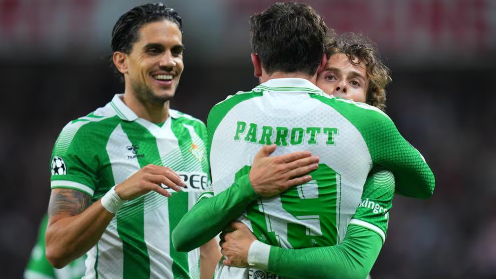 El Betis reina en un partido lleno de caos y empieza su andadura en la Champions remontando al Lille (2-3)