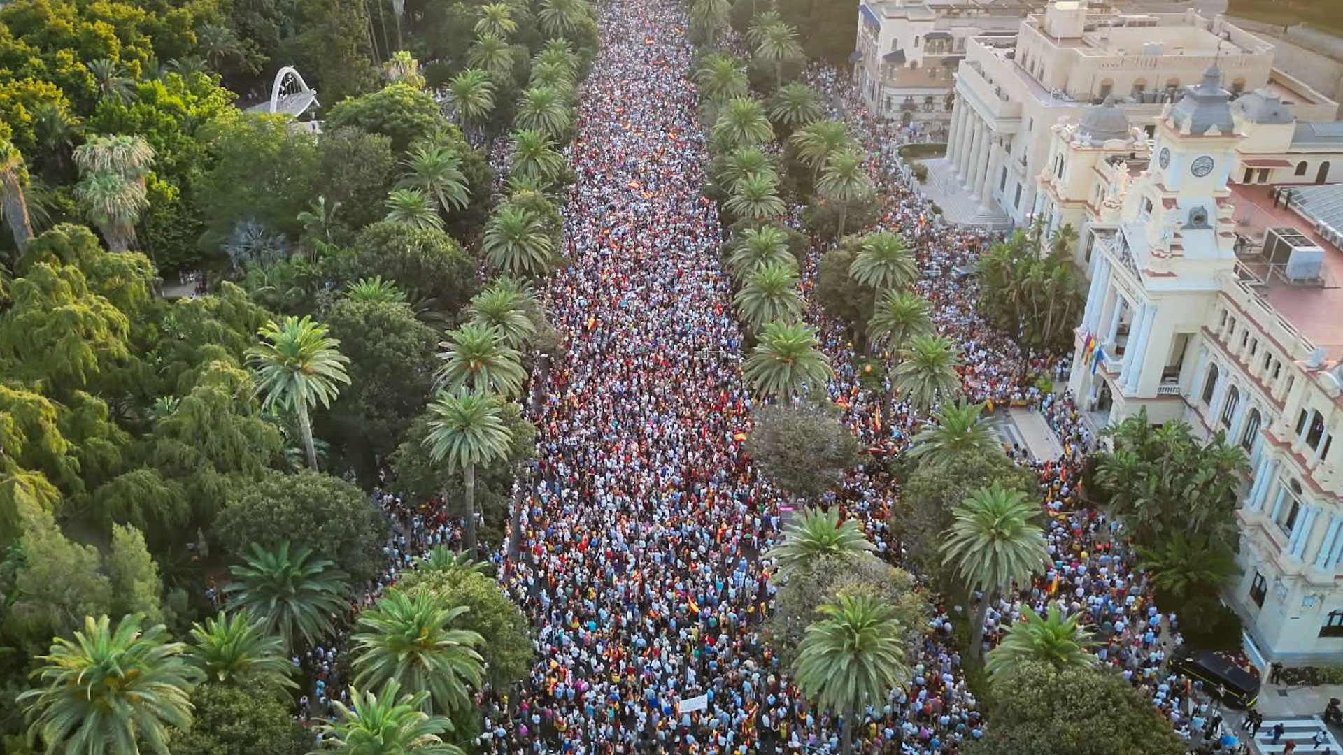 Así fueron las multitudinarias manifestaciones en las ciudades de toda España en protesta por la crisis de Ceuta