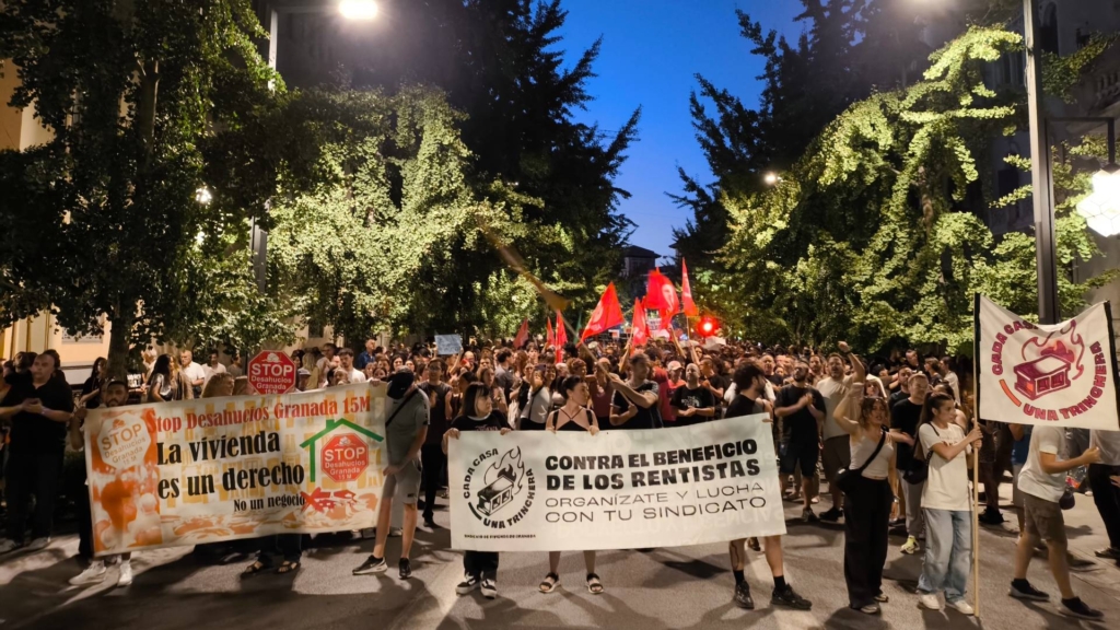 Granada sale a la calle para protestar por el desahucio de Maricarmen y defender el derecho a la vivienda