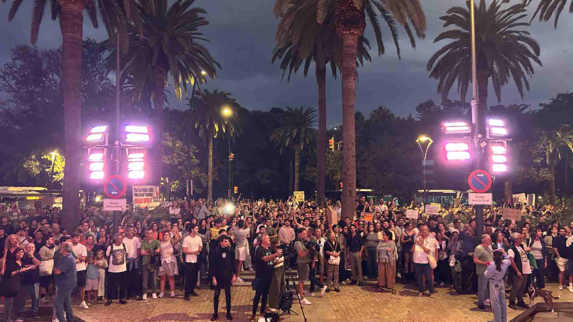 La manifestación por la vivienda en Málaga toma calle Larios al grito de «Paquito dónde está»