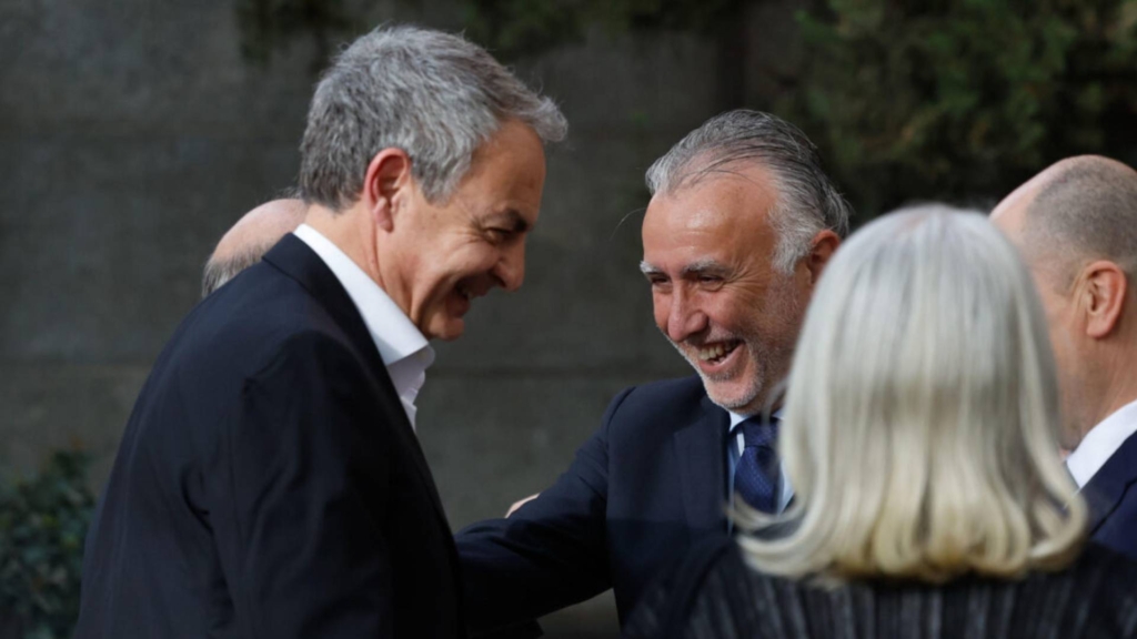 El ministro Torres compara las joyas de Zapatero con una cesta de productos típicos