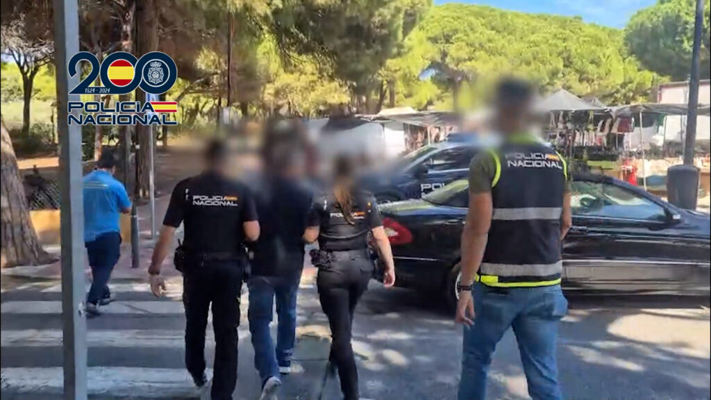 Fingen un atraco en un estanco de Marbella para robar 12.000 euros: siete detenidos, entre ellos la ‘víctima’ del asalto