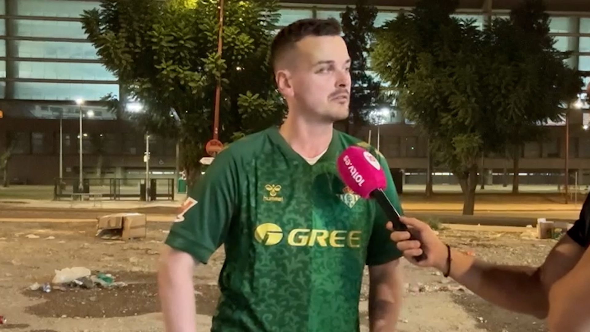 CAPTURA-BRIAN-TROY-PARROT-BETIS