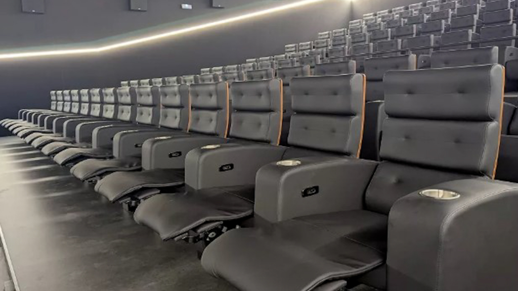 Atrapados durante más de 50 minutos en un cine de Málaga tras bloquearse y romperse el pomo de la puerta