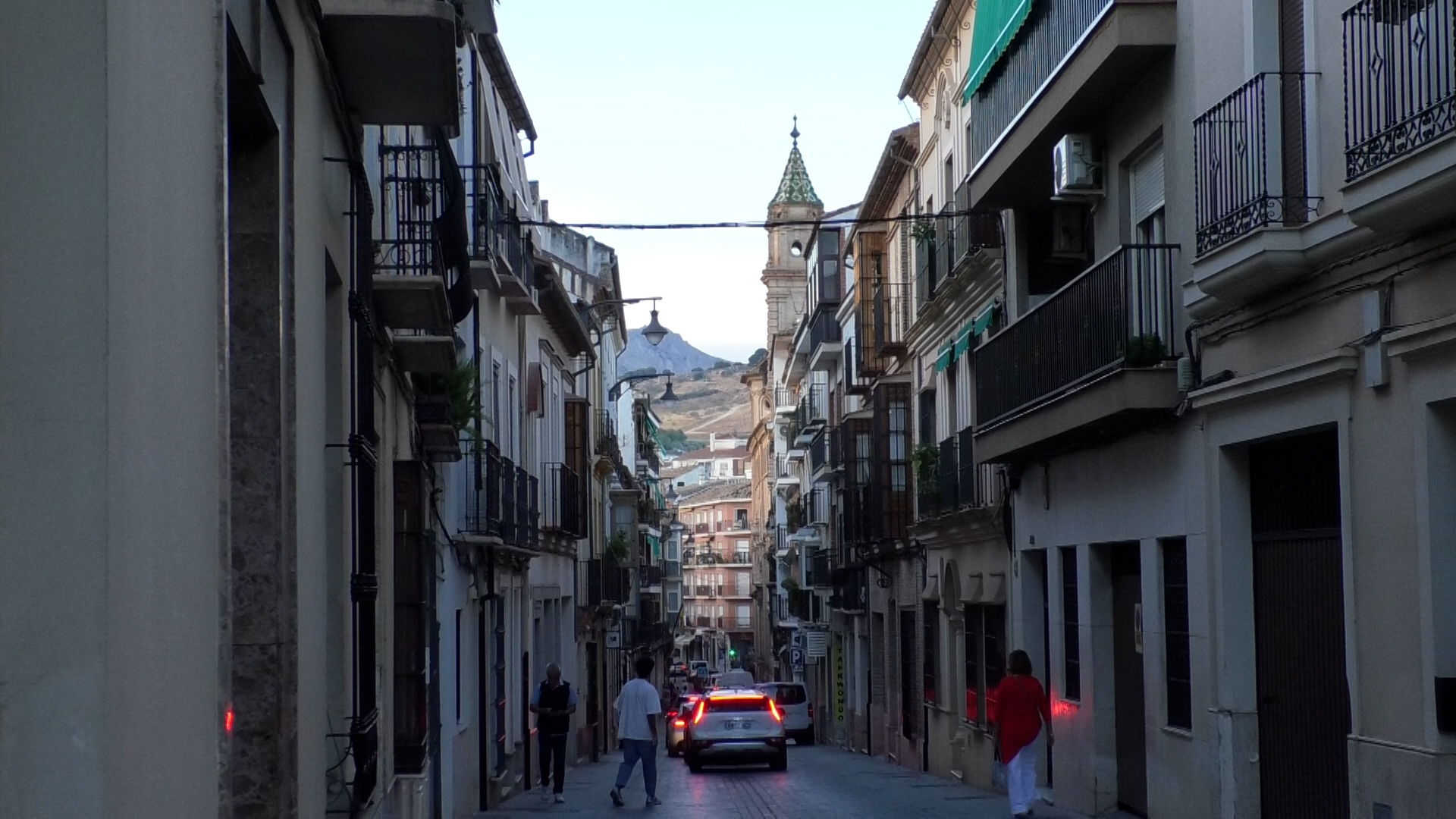 Estable y con varias fracturas el niño de 11 años que cayó desde un tercer piso en Antequera