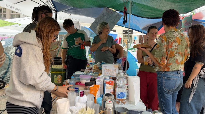 120 tiendas de campaña con historias diferentes: ¿A qué se dedican los manifestantes?