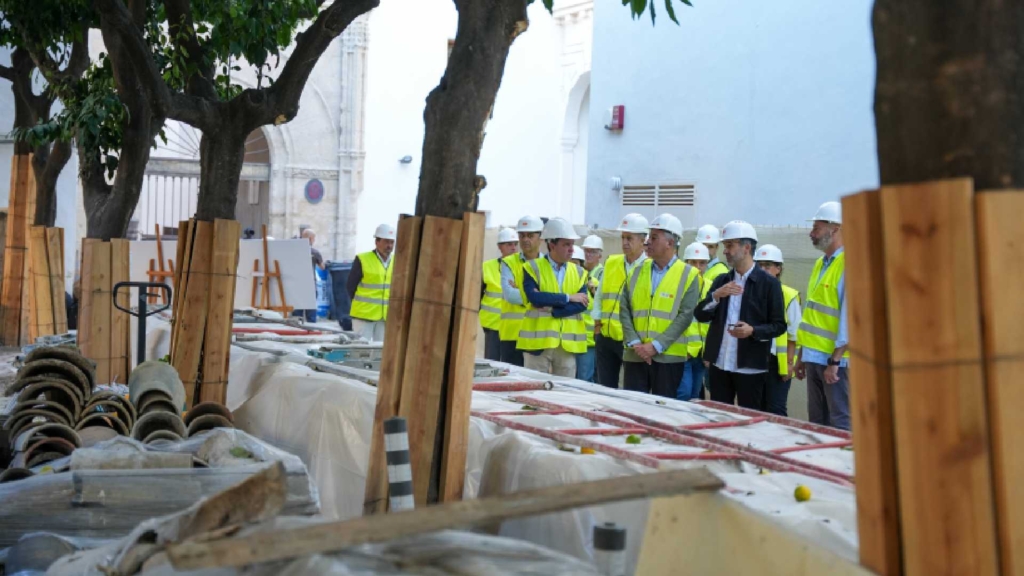 El alcalde de Sevilla defiende su gestión del patrimonio y anuncia la reapertura de Santa Clara antes de 2031