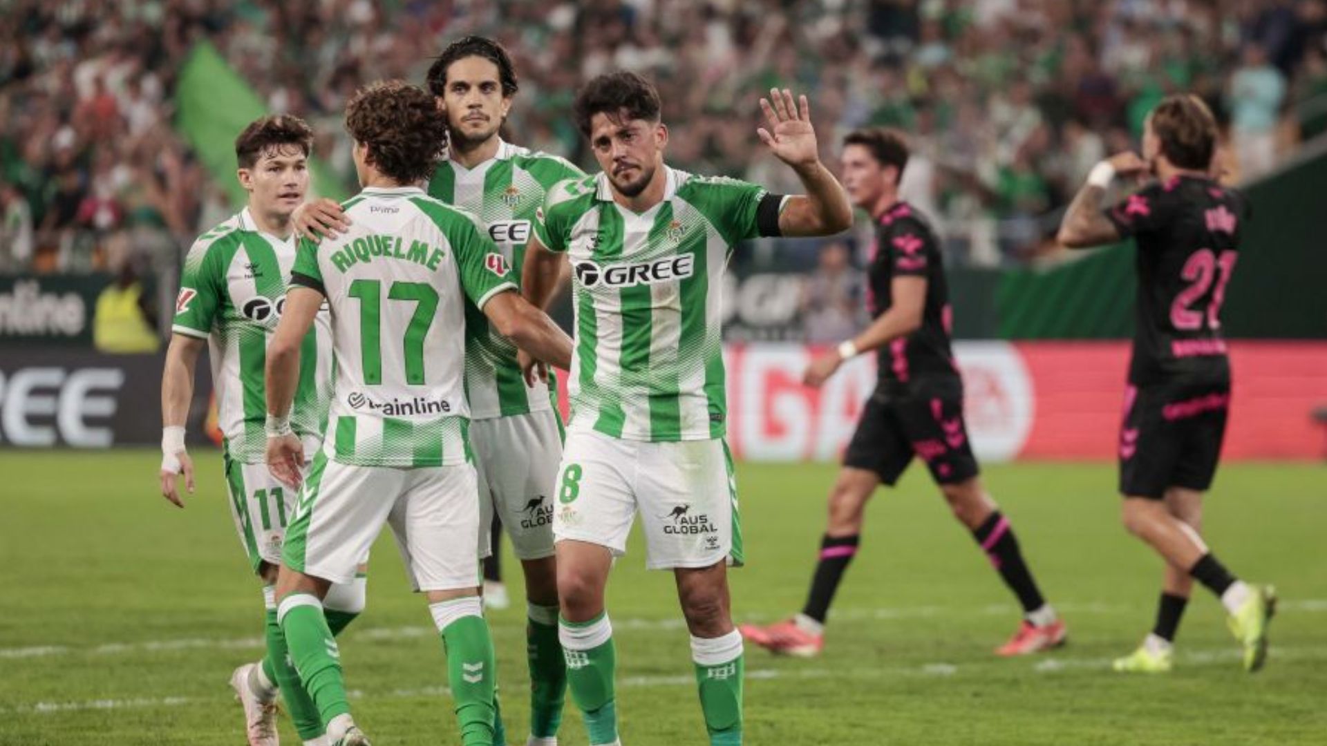 Recorta diferencias Niño en el Real Betis-Málaga de Primera División (2-1)